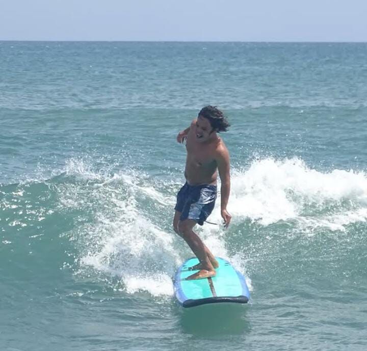 Miko Surfing